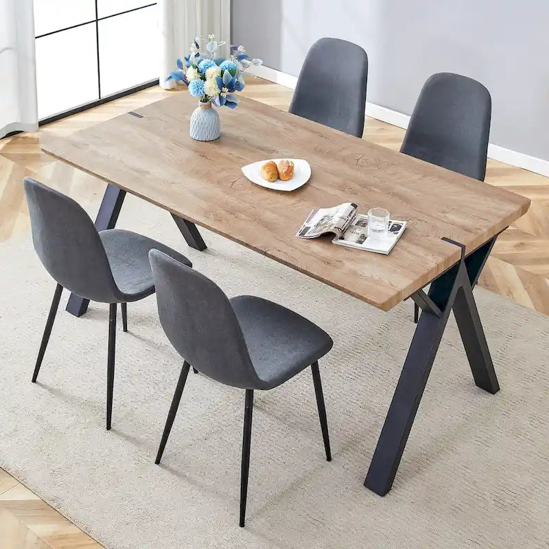 Ensemble de salle à manger moderne avec table rectangulaire noire à piètement en A et chaises à dossier rond
