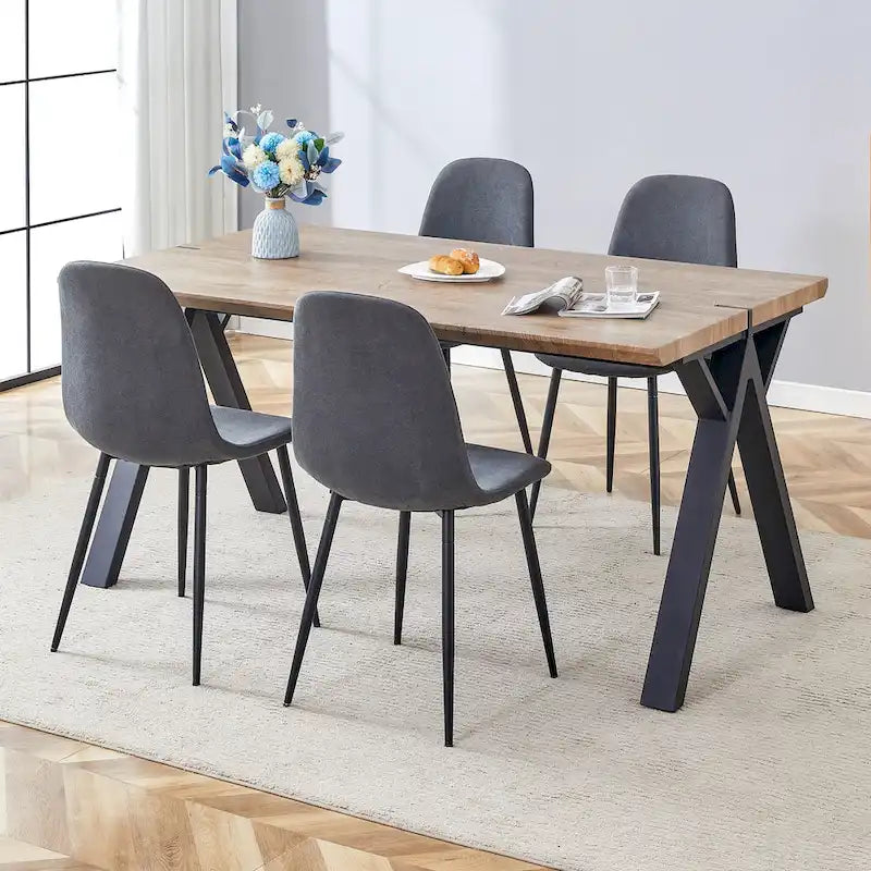 Ensemble de salle à manger moderne avec table rectangulaire noire à piètement en A et chaises à dossier rond