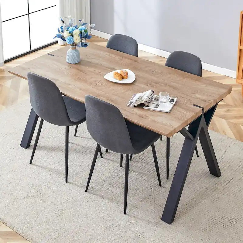 Ensemble de salle à manger moderne avec table rectangulaire noire à piètement en A et chaises à dossier rond