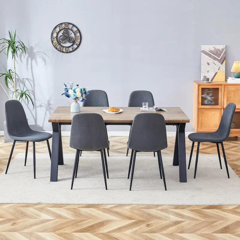 Ensemble de salle à manger moderne avec table rectangulaire noire à piètement en A et chaises à dossier rond