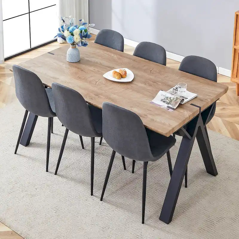 Ensemble de salle à manger moderne avec table rectangulaire noire à piètement en A et chaises à dossier rond