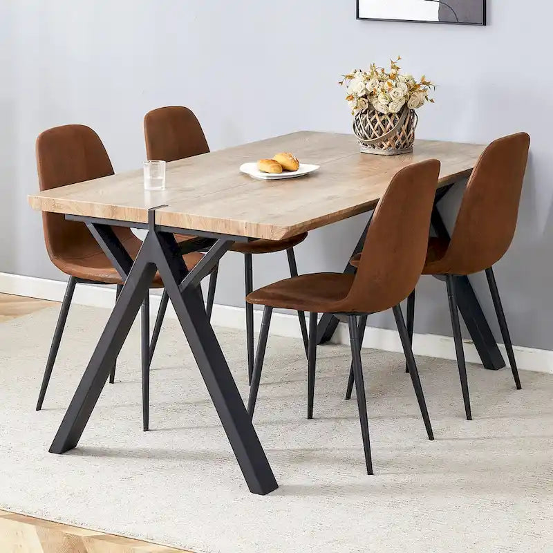 Ensemble de salle à manger moderne avec table rectangulaire noire à piètement en A et chaises à dossier rond