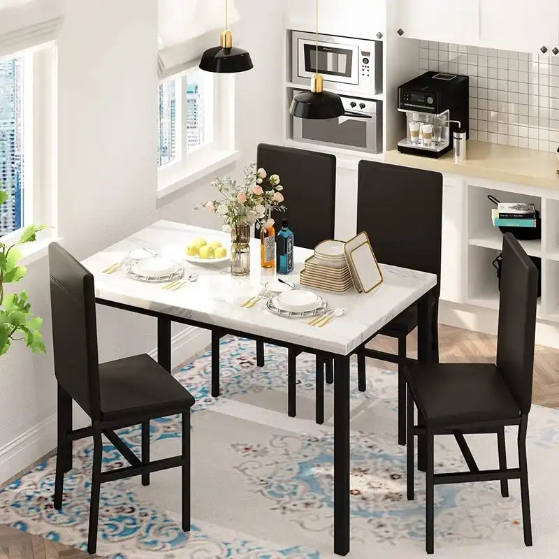 Ensemble table à manger Mieres 5 pièces en faux marbre avec 4 chaises rembourrées en cuir PU