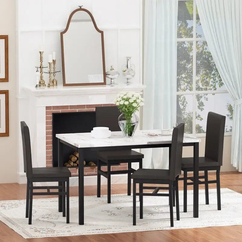 Ensemble table à manger Mieres 5 pièces en faux marbre avec 4 chaises rembourrées en cuir PU
