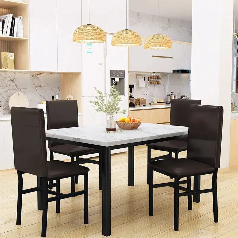 Ensemble table à manger Mieres 5 pièces en faux marbre avec 4 chaises rembourrées en cuir PU
