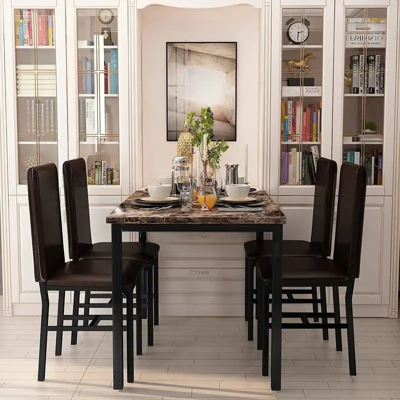 Ensemble table à manger Mieres 5 pièces en faux marbre avec 4 chaises rembourrées en cuir PU