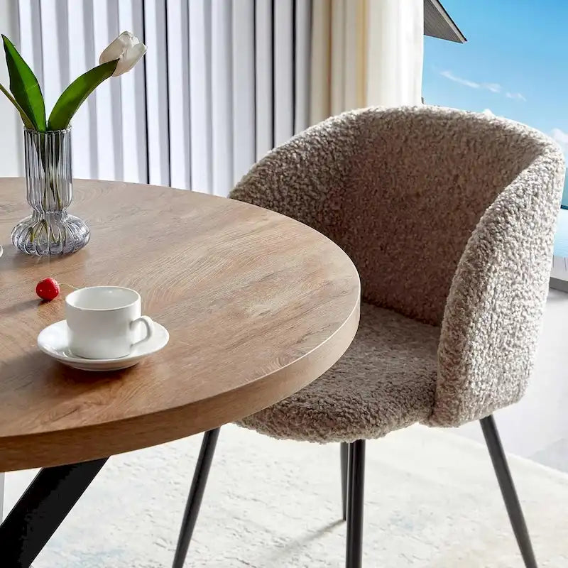 Ensemble table à manger ronde Howtai avec chaises fauteuils Sherpa moelleux peu encombrant