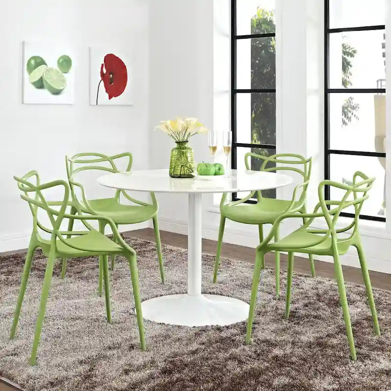Ensemble de 4 chaises en plastique intriqué