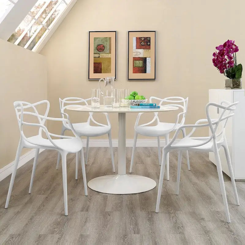 Ensemble de 4 chaises en plastique intriqué