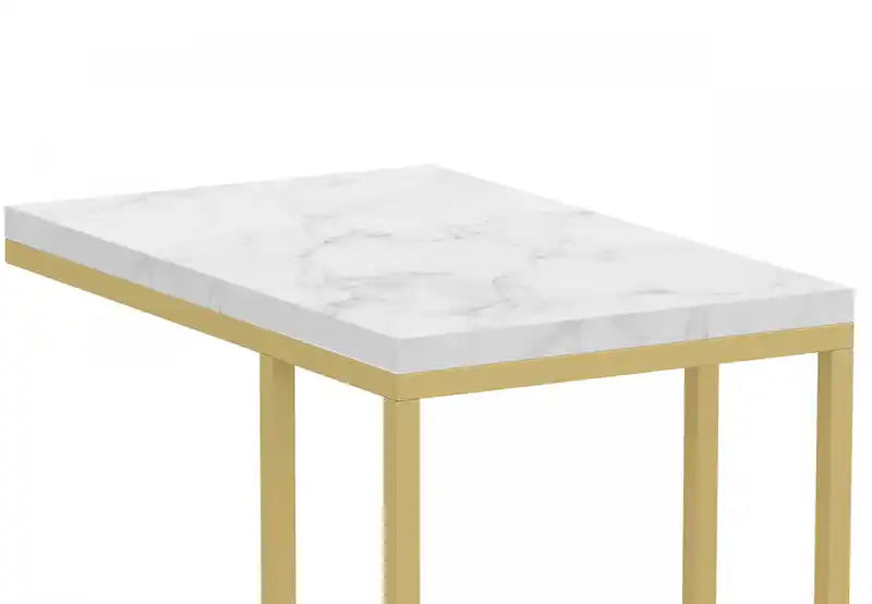 Table d'appoint en marbre en forme de C en métal doré avec cadre en métal de 19 pouces - Multicolore