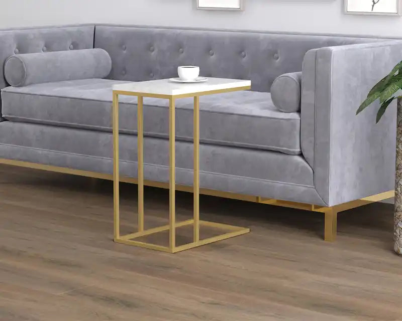 Table d'appoint en marbre en forme de C en métal doré avec cadre en métal de 19 pouces - Multicolore